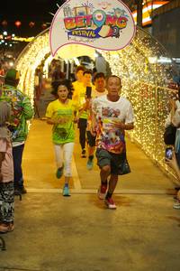 BIB: 600
                            <button type="button" onclick="openModal(21831553)" class="btn btn-primary btn-sm float-right btn-popup" data-toggle="modal" data-target=".modal-high-quality">
                        <i class="fas fa-shopping-cart"></i> Add to Cart
                    </button>
                                            <button type="button" onclick="isThisMe(21831553, true)" class="btn btn-success btn-sm float-right btn-popup btn-isme hidden" data-toggle="tooltip" data-placement="bottom" title="นี่คือรูปของคุณใช่ไหม คลิกที่นี่เพื่อเอาเข้าอัลบั้ม">
                        <i class="fas fa-plus"></i> Add to album
                    </button>
                    <button type="button" onclick="isThisMe(21831553, false)" class="btn btn-warning btn-sm float-right btn-popup btn-isnotme hidden">
                        <i class="fas fa-ban"></i> Remove from album
                    </button>